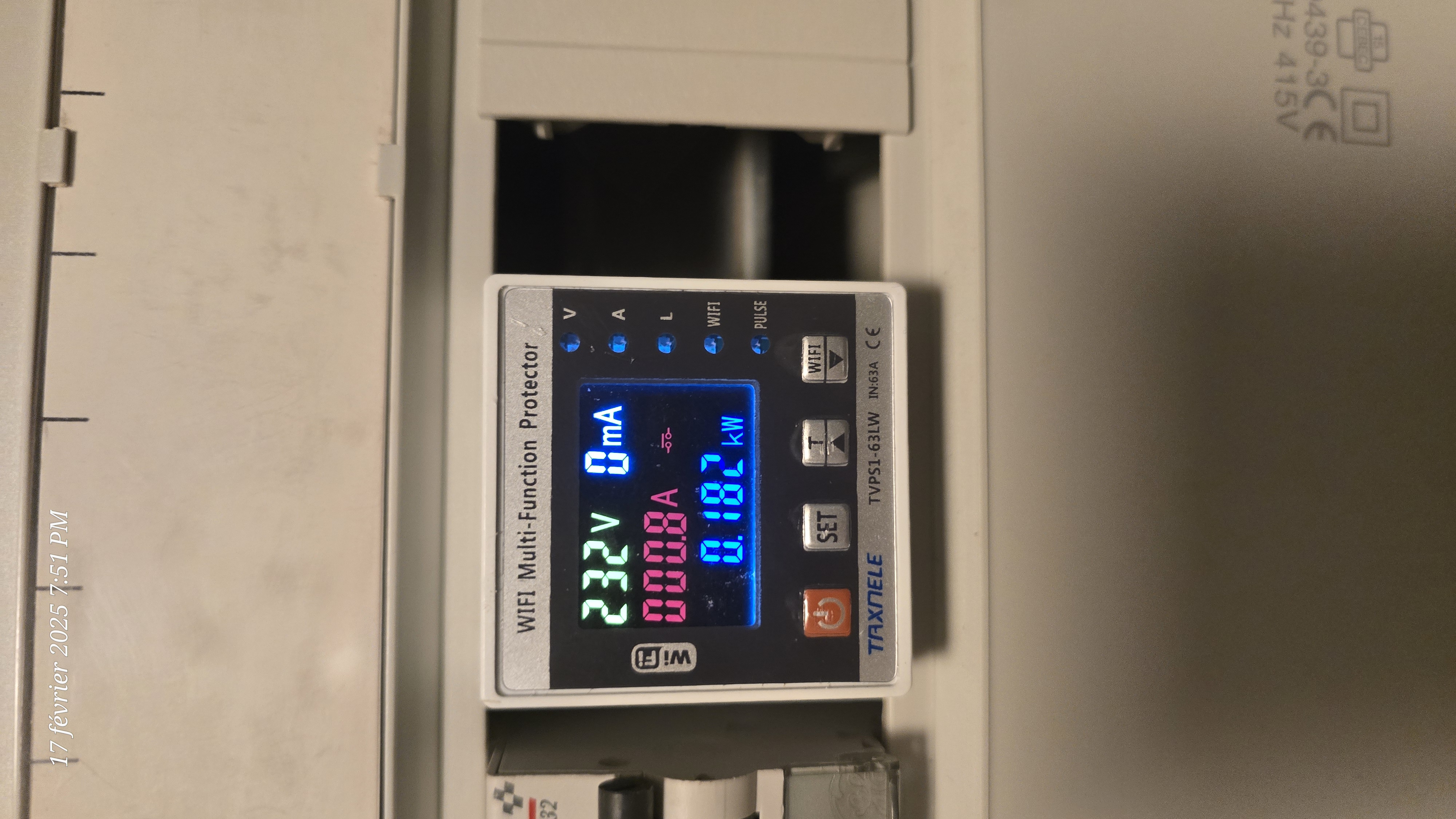 Compteur connecté WiFi Taxnele TVPS1-63LW tableau électrique — consommation veille 0.18 kW 232V