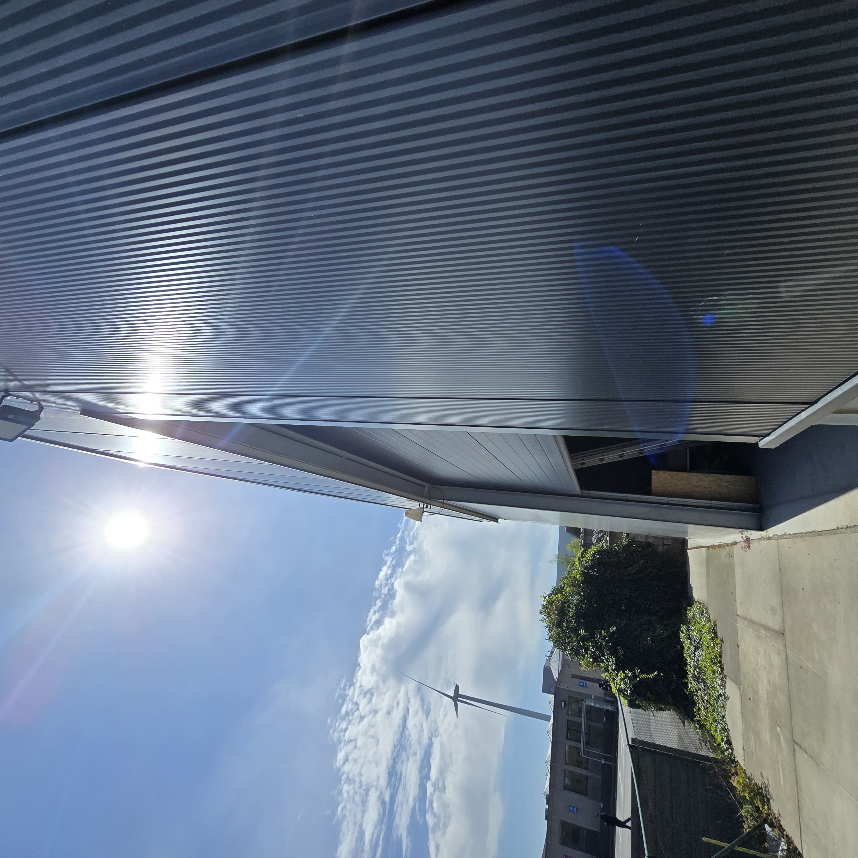 Façade container métallique dépôt ELECOMM Mollem — structure bloquant signal GSM 4G